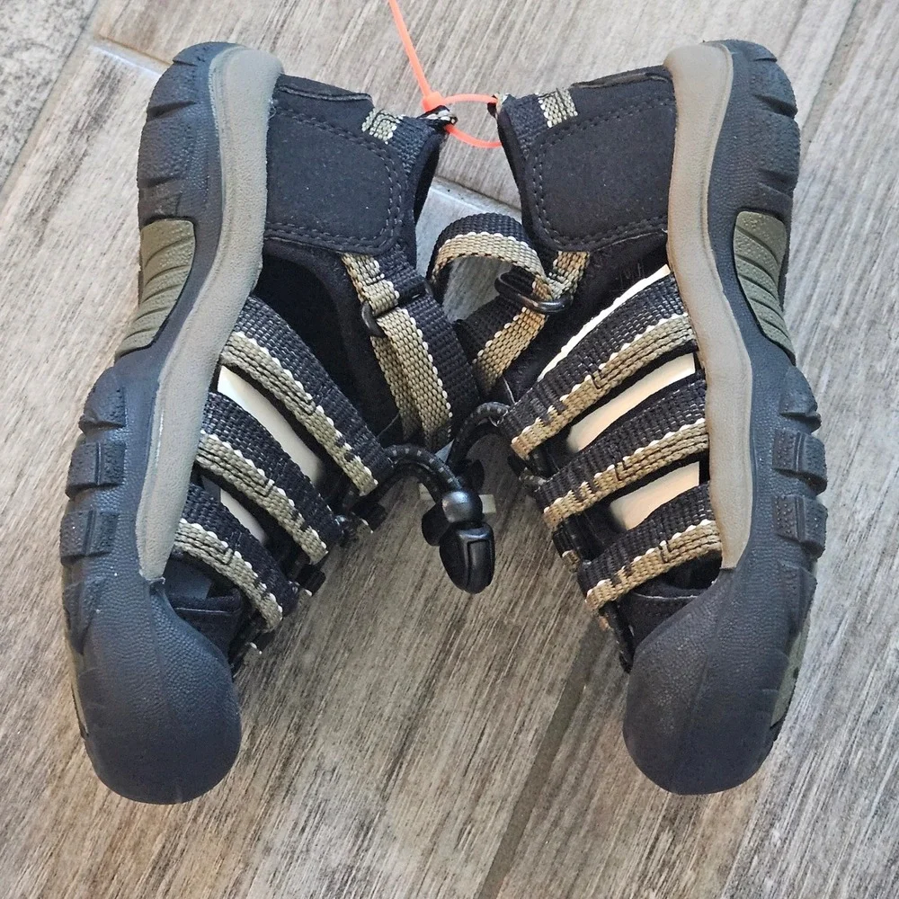 KEEN Newport H2 Sandals Kids 10 Black Olive Closed Toe Water Hiking Shoes